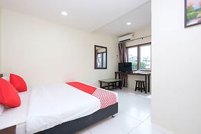 OYO 1104 Q Hotel