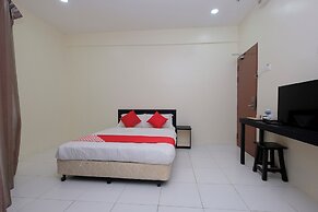 OYO 1104 Q Hotel