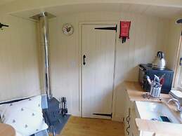 Haslemere - Cabin - Sleeps 2 - Parking - Garden
