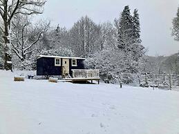 Haslemere - Cabin - Sleeps 2 - Parking - Garden