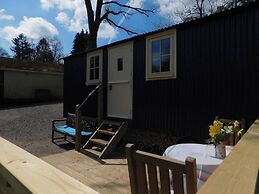 Haslemere - Cabin - Sleeps 2 - Parking - Garden