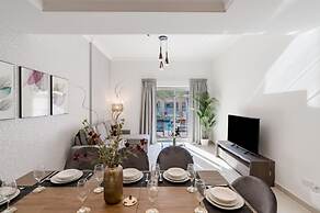 3BR Townhouse w Private Pool