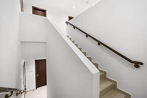 3BR Townhouse w Private Pool