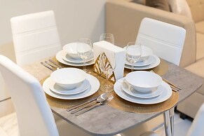 LUX 1BR Near B.khalifa