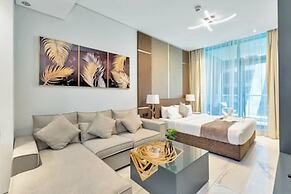 LUX Studio Near Burj w Canal Views