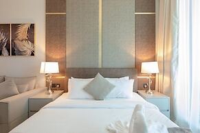 LUX Studio Near Burj w Canal Views