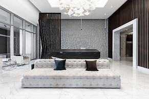 LUX Studio Near Burj w Canal Views