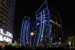 LUX Studio Near Burj w Canal Views