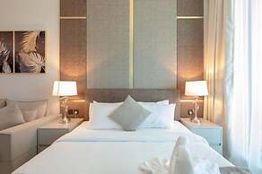 LUX Studio Near Burj w Canal Views