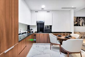 LUX Studio Near Burj w Canal Views
