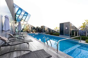 LUX Studio Near Burj w Canal Views