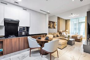 LUX Studio Near Burj w Canal Views