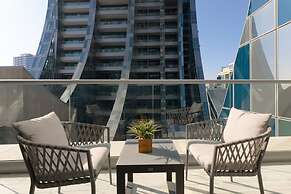 LUX Studio Near Burj w Canal Views