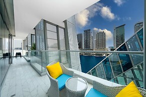 Modern Apt w Canal View Close to DT