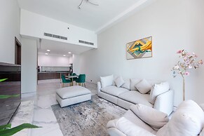 Modern Apt w Canal View Close to DT