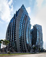 LUX Waterfront 1BR Near B.khalifa