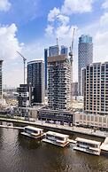 LUX Waterfront 1BR Near B.khalifa