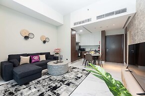 LUX Waterfront 1BR Near B.khalifa