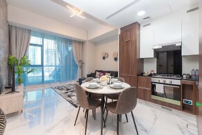 LUX Waterfront 1BR Near B.khalifa