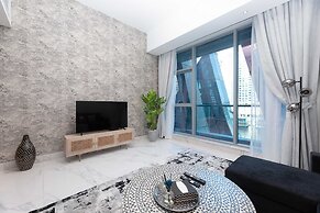 LUX Waterfront 1BR Near B.khalifa