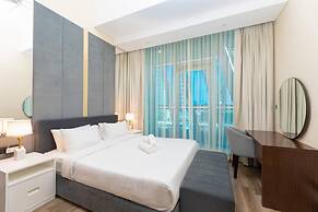 Stunning Corner Suite Canal View