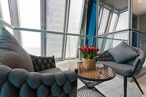 Stunning Corner Suite Canal View