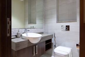 Stunning Corner Suite Canal View