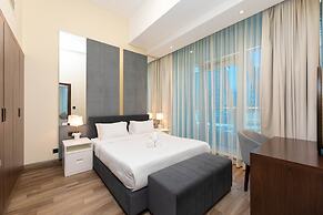 Stunning Corner Suite Canal View