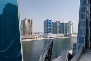 Stunning Corner Suite Canal View