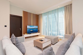 Stunning Corner Suite Canal View