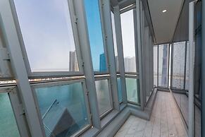 Stunning Corner Suite Canal View