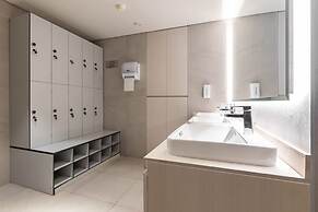 1 BR With Stunning 180 Marina View