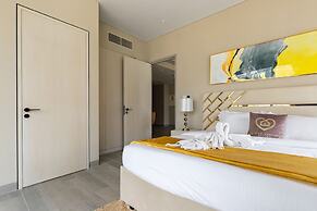 1 BR With Stunning 180 Marina View