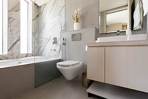 1 BR With Stunning 180 Marina View