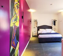 Prisma Rooms