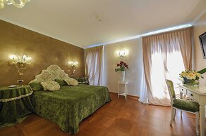 Casa Savoia & Casa Jolanda