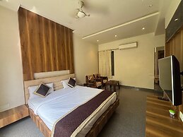 Divya Hotel & Restaurant