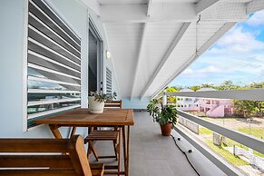 Golf Course Access Balcony Infinity Pool