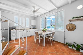 Golf Course Access Balcony Infinity Pool