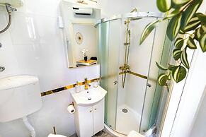 Elegant APT 5 min walk from Split center