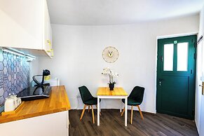 Elegant APT 5 min walk from Split center