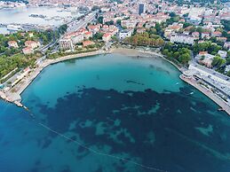 Elegant APT 5 min walk from Split center