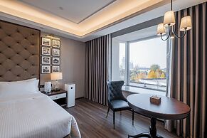 Moon River Puyue Hotel