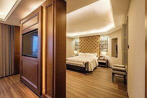 Moon River Puyue Hotel