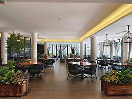 Moon River Puyue Hotel