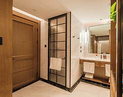 Moon River Puyue Hotel