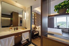 Moon River Puyue Hotel
