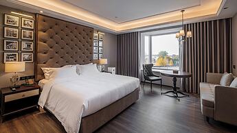 Moon River Puyue Hotel