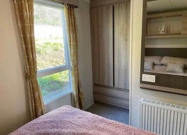 Beverley bay 2-bed Caravan, Sleeps 6, Pet Friendly