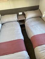 Beverley bay 2-bed Caravan, Sleeps 6, Pet Friendly